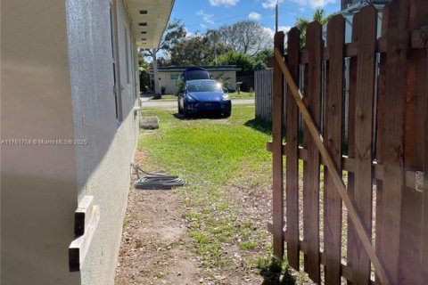 Propiedad comercial en venta en Dania Beach, Florida, 132.57 m2 № 1735645 - foto 3