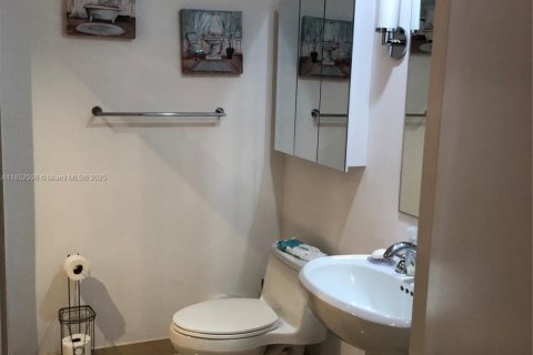 Copropriété à louer à Hallandale Beach, Floride: 3 chambres, 191.84 m2 № 1858846 - photo 9