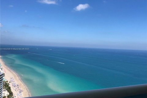 Copropriété à louer à Hallandale Beach, Floride: 3 chambres, 191.84 m2 № 1858846 - photo 2