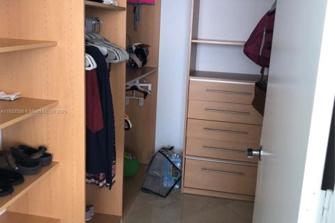 Copropriété à louer à Hallandale Beach, Floride: 3 chambres, 191.84 m2 № 1858846 - photo 11