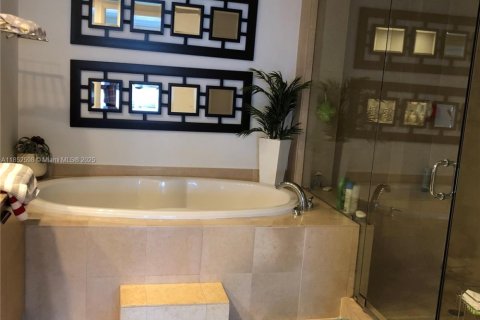 Copropriété à louer à Hallandale Beach, Floride: 3 chambres, 191.84 m2 № 1858846 - photo 16