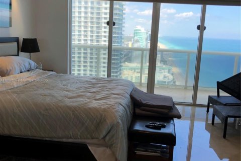 Copropriété à louer à Hallandale Beach, Floride: 3 chambres, 191.84 m2 № 1858846 - photo 13