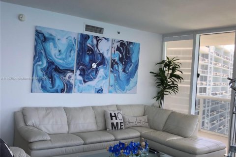 Copropriété à louer à Hallandale Beach, Floride: 3 chambres, 191.84 m2 № 1858846 - photo 4
