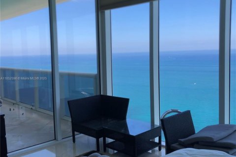 Copropriété à louer à Hallandale Beach, Floride: 3 chambres, 191.84 m2 № 1858846 - photo 12