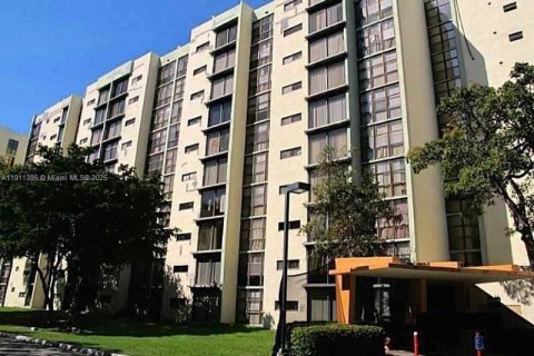 Condo in Sunny Isles Beach, Florida, 1 bedroom  № 1967289 - photo 4