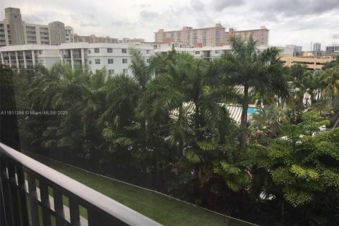 Condo in Sunny Isles Beach, Florida, 1 bedroom  № 1967289 - photo 10