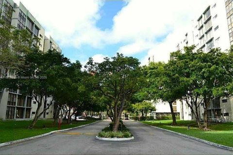 Condo in Sunny Isles Beach, Florida, 1 bedroom  № 1967289 - photo 3
