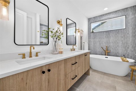 Casa en venta en Saint Petersburg, Florida, 4 dormitorios, 250.19 m2 № 2221738 - foto 28