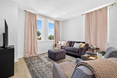 Casa en venta en Saint Petersburg, Florida, 4 dormitorios, 250.19 m2 № 2221738 - foto 25