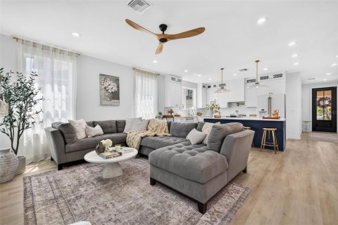 Casa en venta en Saint Petersburg, Florida, 4 dormitorios, 250.19 m2 № 2221738 - foto 2