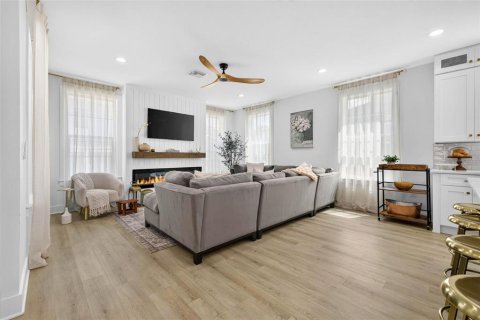 Casa en venta en Saint Petersburg, Florida, 4 dormitorios, 250.19 m2 № 2221738 - foto 4