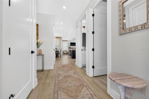 Casa en venta en Saint Petersburg, Florida, 4 dormitorios, 250.19 m2 № 2221738 - foto 3