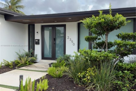 Casa en venta en Miami, Florida, 4 dormitorios, 164.34 m2 № 1943448 - foto 1