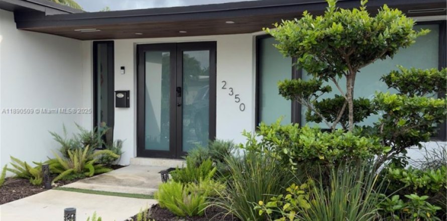 Casa en Miami, Florida 4 dormitorios, 164.34 m2 № 1943448