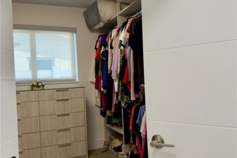 Casa en venta en Miami, Florida, 4 dormitorios, 164.34 m2 № 1943448 - foto 14