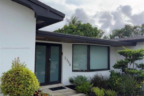 Casa en venta en Miami, Florida, 4 dormitorios, 164.34 m2 № 1943448 - foto 2