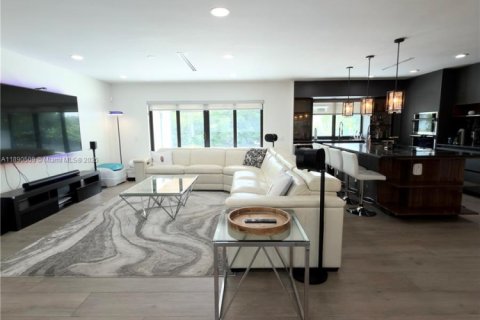 Casa en venta en Miami, Florida, 4 dormitorios, 164.34 m2 № 1943448 - foto 3