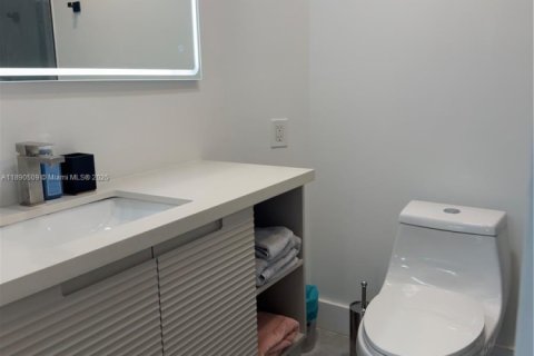 Casa en venta en Miami, Florida, 4 dormitorios, 164.34 m2 № 1943448 - foto 18