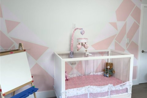 Casa en venta en Miami, Florida, 4 dormitorios, 164.34 m2 № 1943448 - foto 22