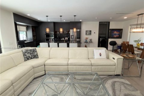 Casa en venta en Miami, Florida, 4 dormitorios, 164.34 m2 № 1943448 - foto 5