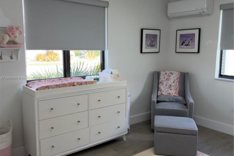 Casa en venta en Miami, Florida, 4 dormitorios, 164.34 m2 № 1943448 - foto 20
