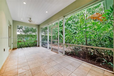 Villa ou maison à vendre à Coral Gables, Floride: 3 chambres, 171.13 m2 № 1923826 - photo 22