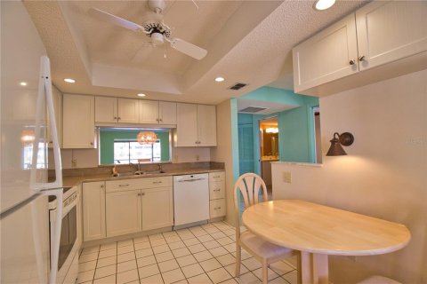 Condo in Englewood, Florida, 2 bedrooms  № 1579117 - photo 9