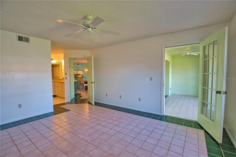 Condo in Englewood, Florida, 2 bedrooms  № 1579117 - photo 28