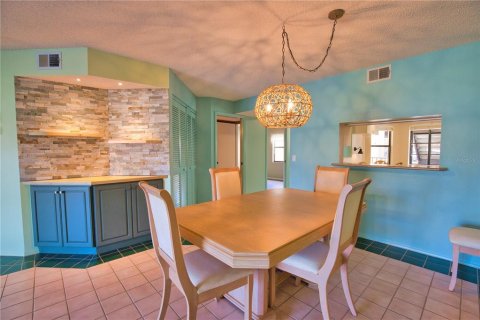 Condo in Englewood, Florida, 2 bedrooms  № 1579117 - photo 16