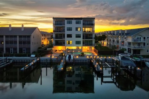 Condominio en venta en Tierra Verde, Florida, 4 dormitorios, 290.41 m2 № 1894789 - foto 2