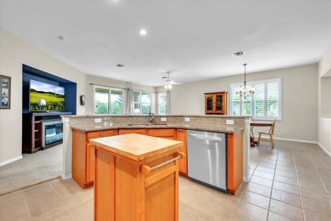 House in Lake Suzy, Florida 4 bedrooms, 201.6 sq.m. № 2230711 - photo 13