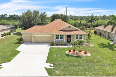 House in Lake Suzy, Florida 4 bedrooms, 201.6 sq.m. № 2230711