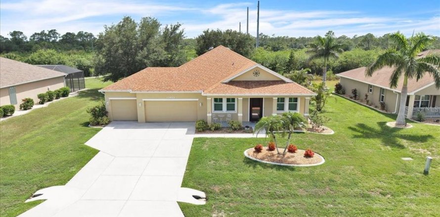 House in Lake Suzy, Florida 4 bedrooms, 201.6 sq.m. № 2230711