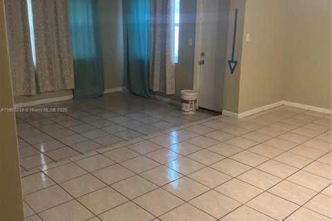 Casa en venta en Lauderhill, Florida, 2 dormitorios, 117.24 m2 № 1892828 - foto 4