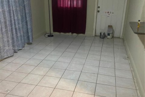Casa en venta en Lauderhill, Florida, 2 dormitorios, 117.24 m2 № 1892828 - foto 10