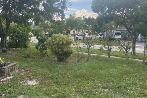 Casa en venta en Lauderhill, Florida, 2 dormitorios, 117.24 m2 № 1892828 - foto 11