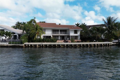 Villa ou maison à vendre à Golden Beach, Floride: 6 chambres, 465.63 m2 № 1970968 - photo 19