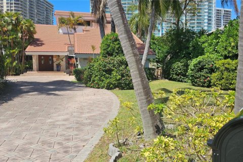 Villa ou maison à vendre à Golden Beach, Floride: 6 chambres, 465.63 m2 № 1970968 - photo 2