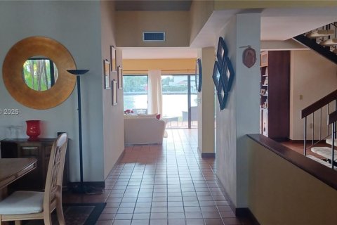 Villa ou maison à vendre à Golden Beach, Floride: 6 chambres, 465.63 m2 № 1970968 - photo 5