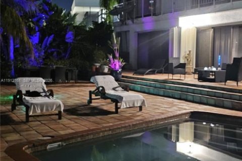 Villa ou maison à vendre à Golden Beach, Floride: 6 chambres, 465.63 m2 № 1970968 - photo 28