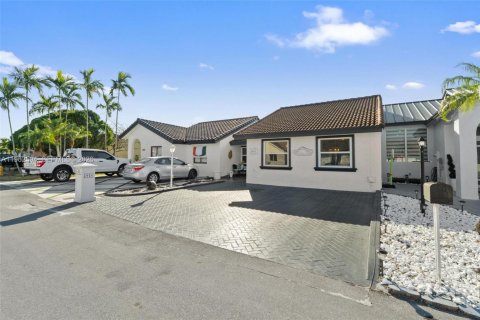 Adosado en venta en Miami, Florida, 3 dormitorios, 117.43 m2 № 2023788 - foto 2