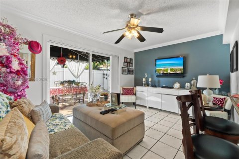 Adosado en venta en Miami, Florida, 3 dormitorios, 117.43 m2 № 2023788 - foto 14