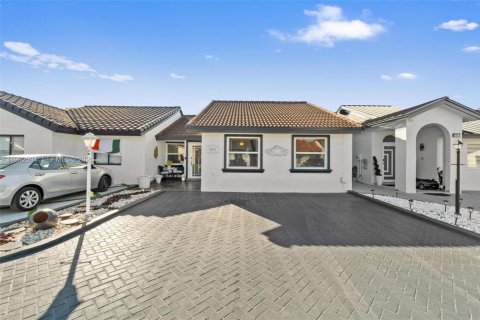 Adosado en Miami, Florida 3 dormitorios, 117.43 m2 № 2023788