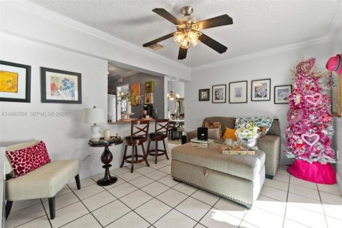 Adosado en venta en Miami, Florida, 3 dormitorios, 117.43 m2 № 2023788 - foto 16