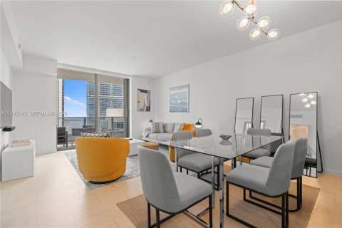 Condo in Miami, Florida, 1 bedroom  № 2243021 - photo 2