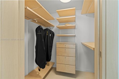 Condo in Miami, Florida, 1 bedroom  № 2243021 - photo 18