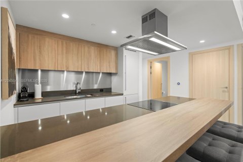 Condo in Miami, Florida, 1 bedroom  № 2243021 - photo 6
