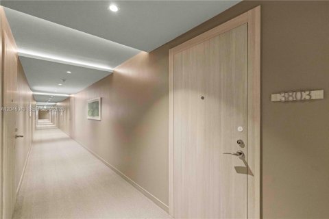 Condo in Miami, Florida, 1 bedroom  № 2243021 - photo 4