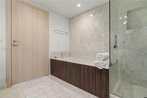Condo in Miami, Florida, 1 bedroom  № 2243021 - photo 21