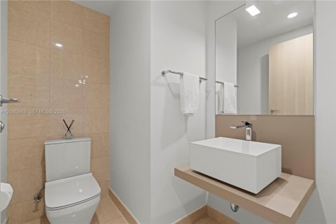 Condo in Miami, Florida, 1 bedroom  № 2243021 - photo 8